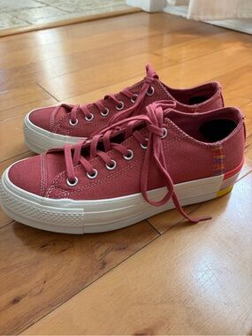 Converse Chuck Taylor All Star Lift Low Pride Pink Rainbow Platform Women’s 9